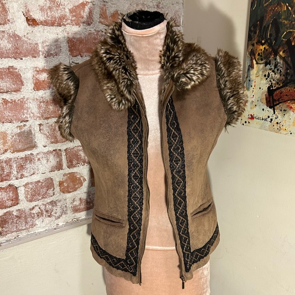 Vintage Cripple Creek brown winter fur trim embroidered winter vest Medium - Picture 9 of 15